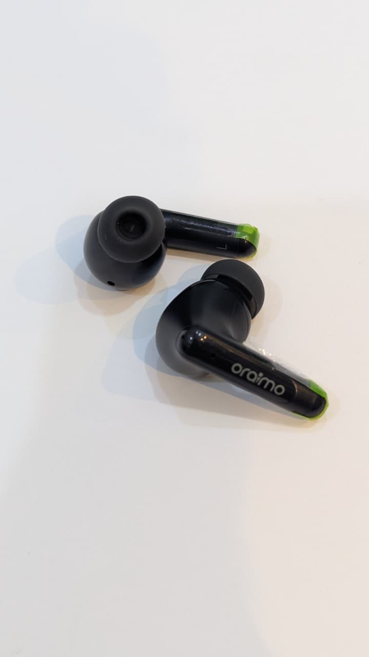 Oraimo SpaceBuds(OTW-323) True Wireless Earbuds | ANC | Fast Pairing | Type-C Charging | Official Warranty Oraimo SpaceBuds Neo+ (OTW-323P) True Wireless Earbuds | ANC | Sound360 Spatial Audio | Fast Pairing | Type-C Charging | Official Warranty